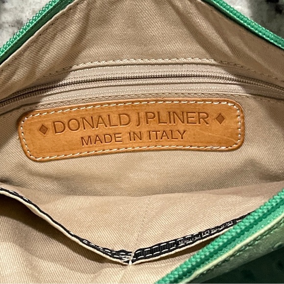 Donald J Pliner Green Ostrich Leather Crossbody Made In Italy Zip Closure silver - Picture 4 of 12